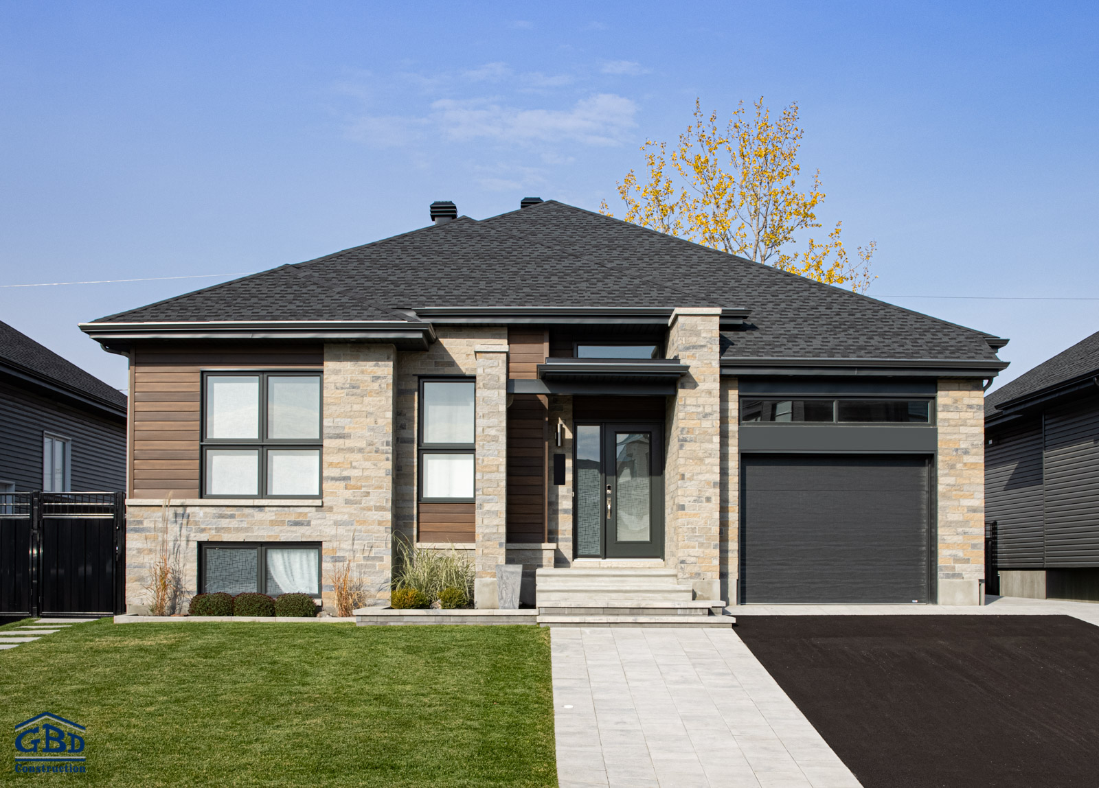 Modèle de maison neuve plain pied - Boréal. Contemporain, aire ouverte, garage.