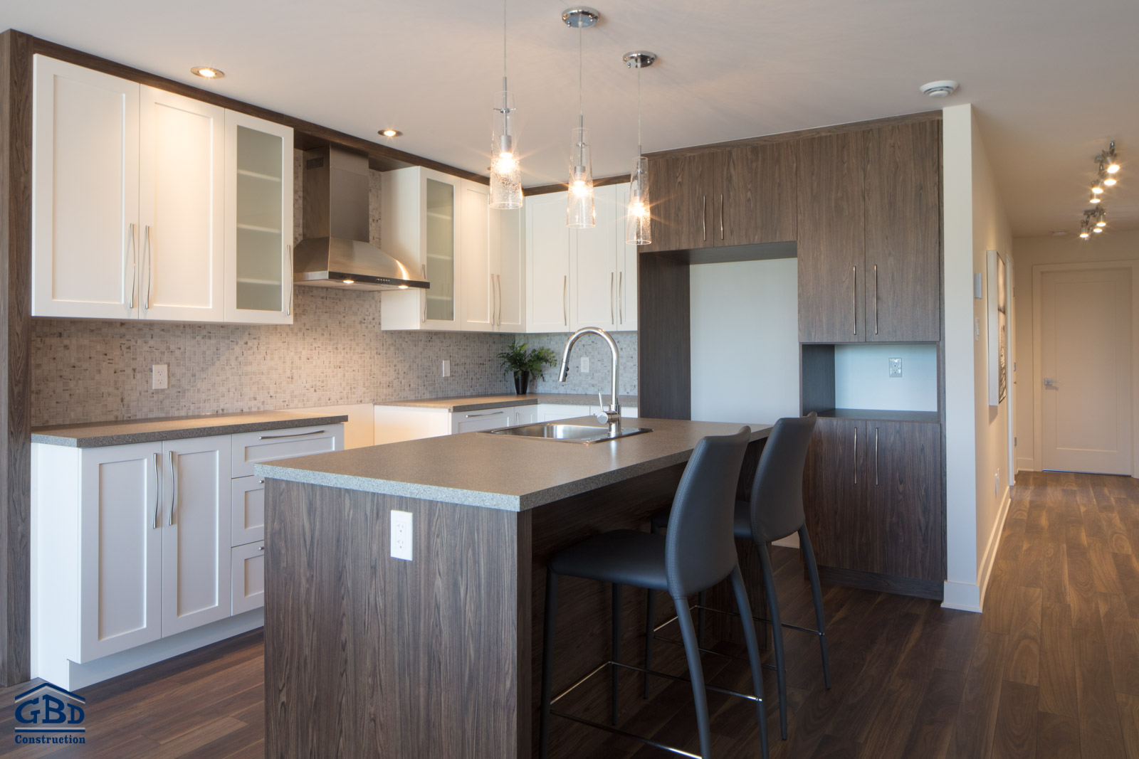 Modèle Ruisseau, condo neuf d'allure contemporaine à Ste-Marthe-sur-le-Lac
