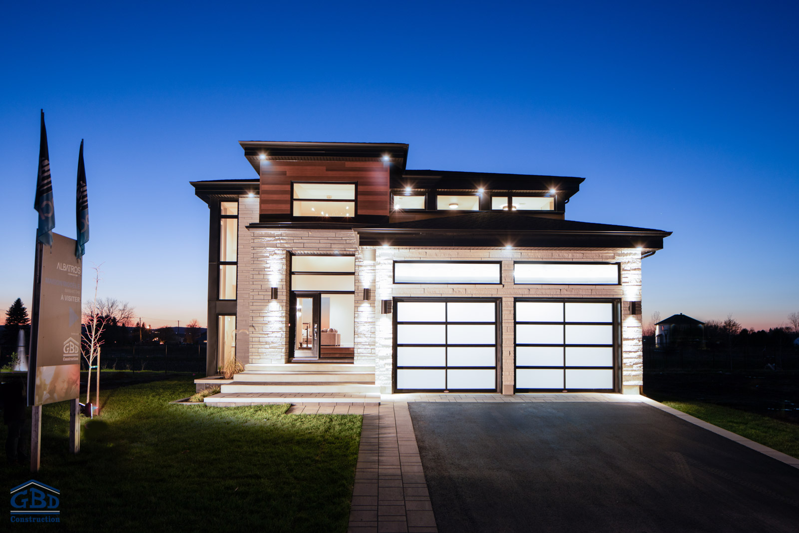 Maison neuve à étages modèle Manhanttan de GBD Construction. Projet rive-nord de Montréal.